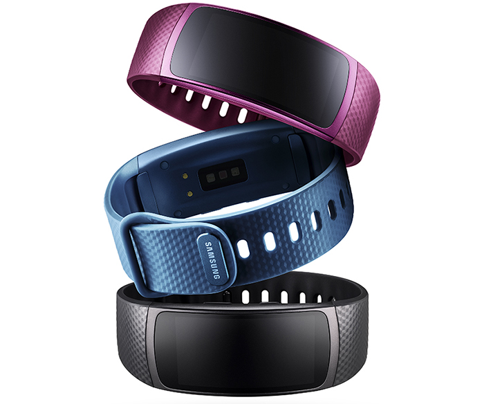 Samsung Gear Fit 2 представлен в трех цветах: черном, синем, розовом;